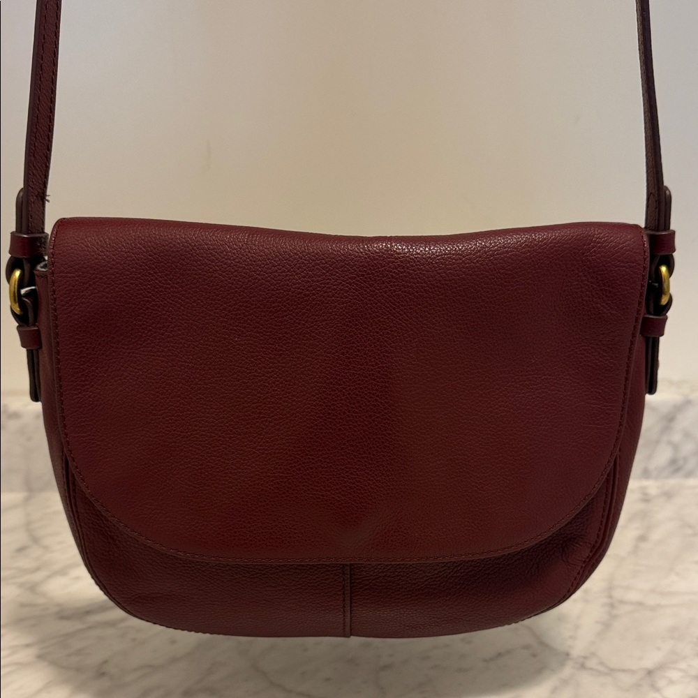 Fossil  Elegant Burgundy Leather Crossbody Bag - Picture 3 of 8